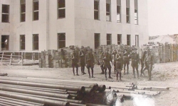 Soldiers outside the capitol in 1933
