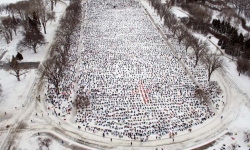 Crowd of people on front lawn of Capitol building